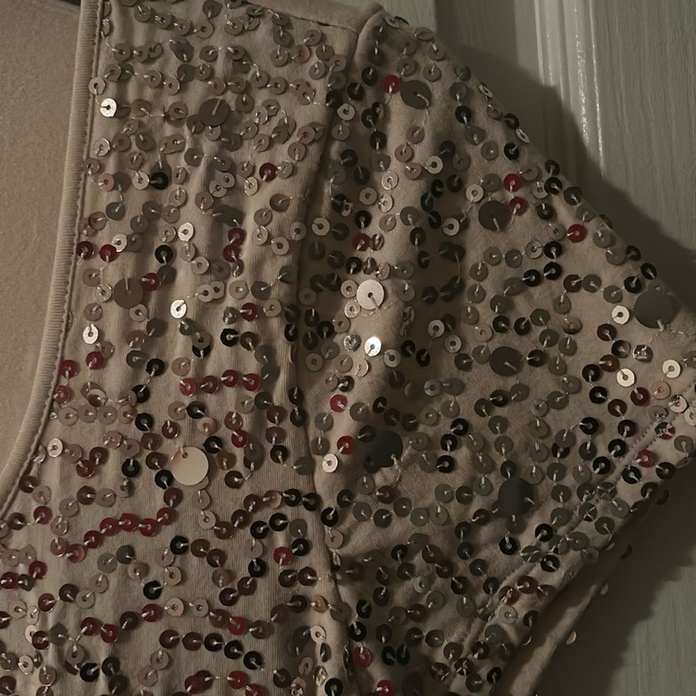 Beige cotton t shirt with sparkling glitters.